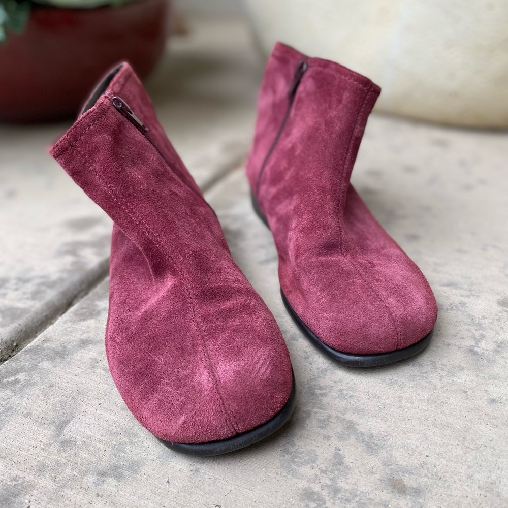 Aerosoles burgundy, suede boots practically new